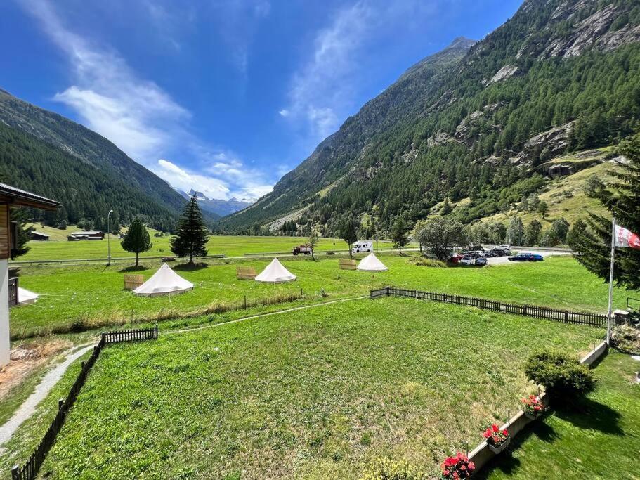 Pure Comfort! Entire Apartment With Abundant Space Near Zermatt With Parking! Täsch Esterno foto