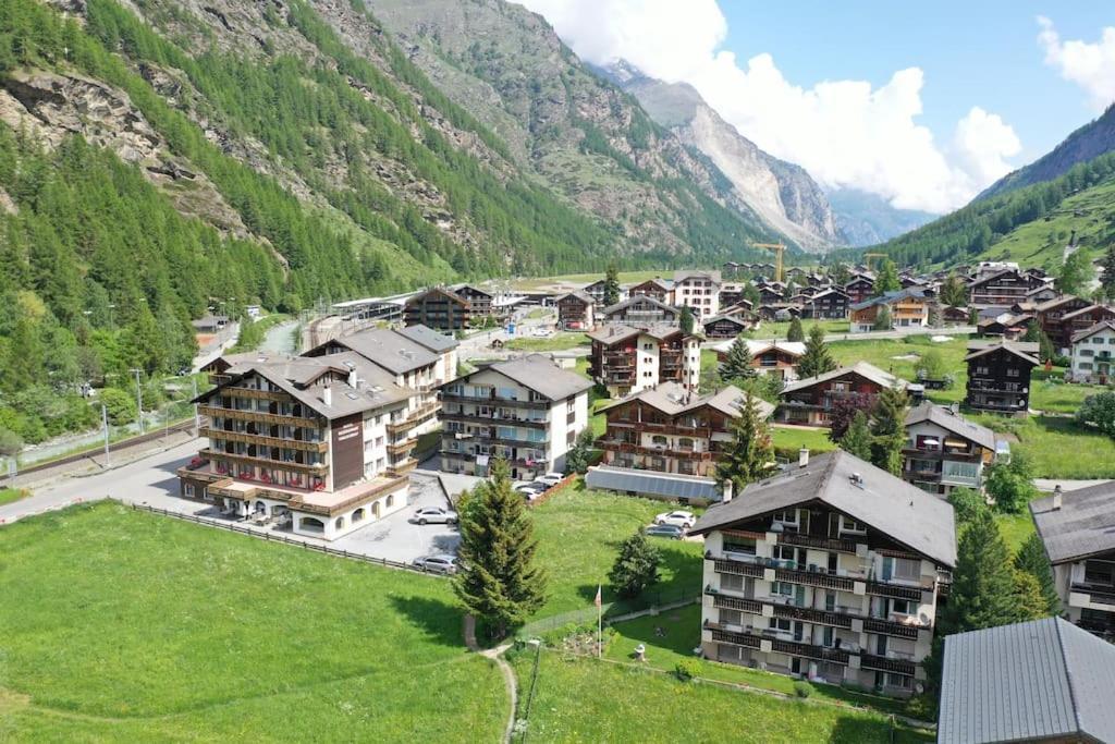 Pure Comfort! Entire Apartment With Abundant Space Near Zermatt With Parking! Täsch Esterno foto